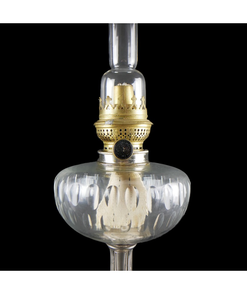 Elegant Kosmos Oil Lamp with Chimney