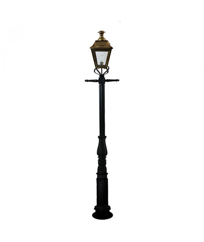 Fitzwilliam Medium Lantern Lamppost
